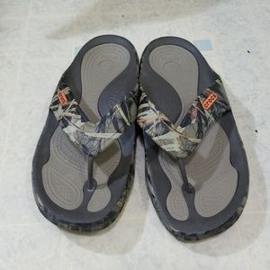 NWOT CROCS Camo Flip-flops